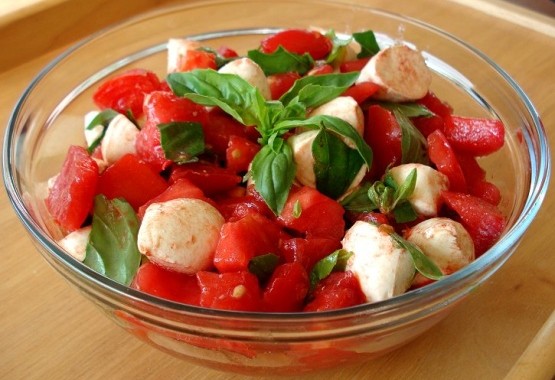 Tomato and Mozzarella Salad